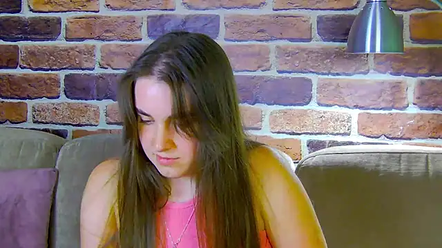 Snapshot of Sofia_Hugs chatting on 6, 6, 2026 Sofia Hugs online show from 6, 6, 2026