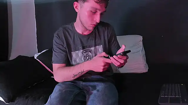 Dylanwhite23  online show from 14, 11, 2025