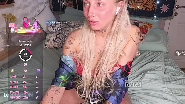 GoodGirl0024 online show from 17, 4, 2026