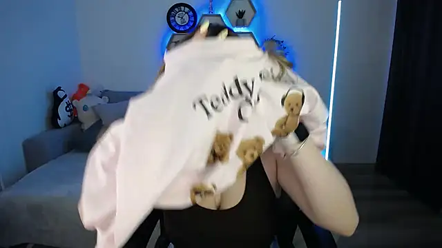 SabrinViolet online show from 16, 3, 2026