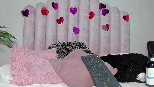 SusanBenett online show from 28, 2, 2025