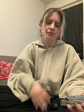 Snapshot of Holly-Glamour chatting on 20, 5, 2026 Holly-Glamour online show from 20, 5, 2026
