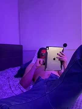 Snapshot of Daniel2zuZ chatting on 5, 10, 2025 Daniel2zuZ online show from 5, 10, 2025