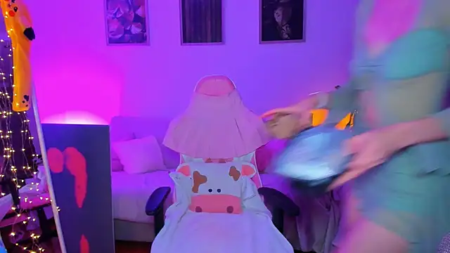 Alyssa Smitt online show from 27, 10, 2025