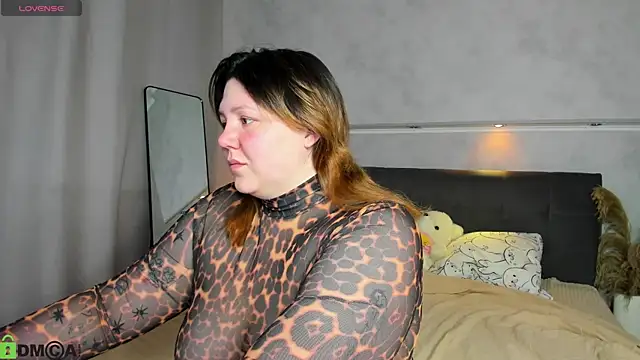 Snapshot of Ruth_Oliver chatting on 5, 6, 2026 Ruth Oliver online show from 5, 6, 2026