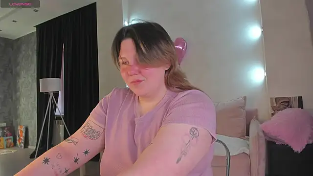 Snapshot of Ruth_Oliver chatting on 19, 6, 2026 Ruth Oliver online show from 19, 6, 2026