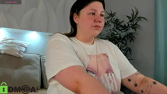 Snapshot of Ruth_Oliver chatting on 17, 7, 2026 Ruth Oliver online show from 17, 7, 2026