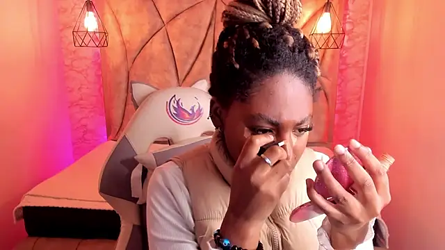 Queen perla  online show from 1, 2, 2025