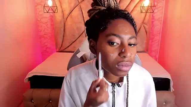 Queen perla  online show from 19, 2, 2025