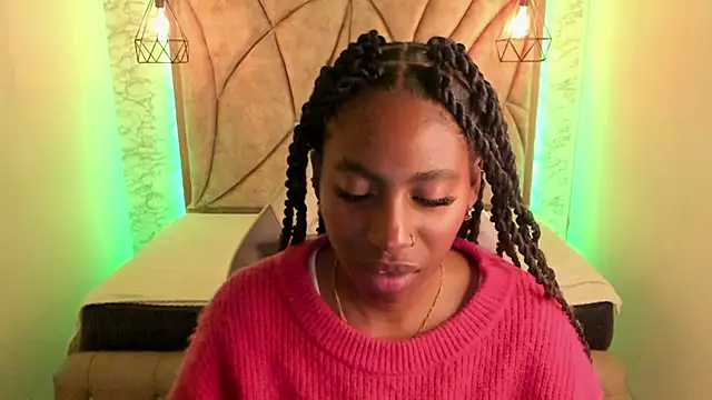 Queen perla  online show from 28, 2, 2025