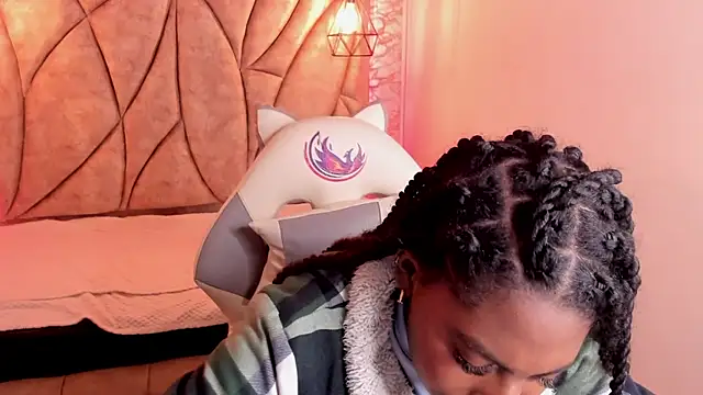 Queen perla  online show from 12, 3, 2025