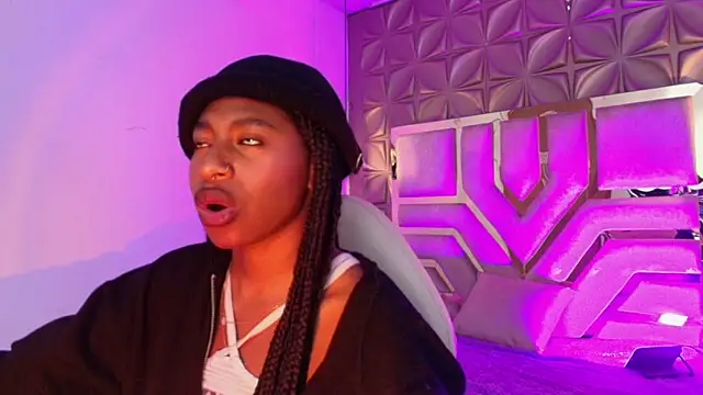 Queen perla  online show from 11, 3, 2026