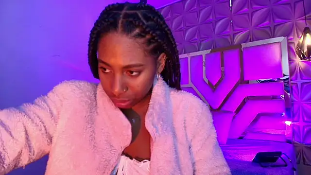 Snapshot of Queen_perla_ chatting on 1, 5, 2026 Queen perla online show from 1, 5, 2026