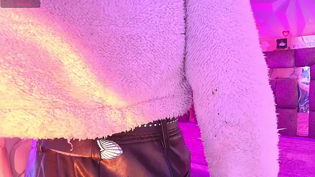 Snapshot of Queen_perla_ chatting on 8, 5, 2026 Queen perla online show from 8, 5, 2026
