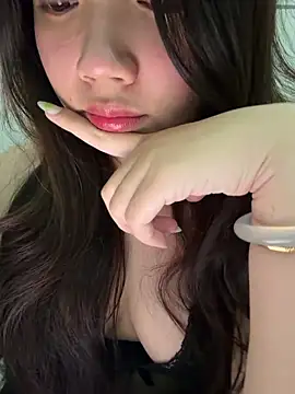 Snapshot of Hotellinh12 chatting on 5, 5, 2026 Hotellinh12 online show from 5, 5, 2026