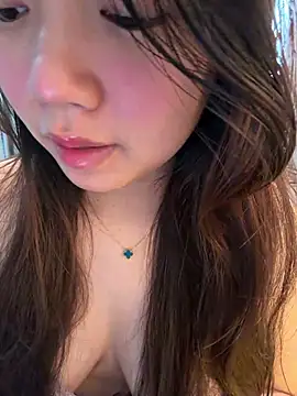 Snapshot of Hotellinh12 chatting on 19, 5, 2026 Hotellinh12 online show from 19, 5, 2026