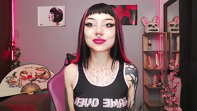 Snapshot of catipetite chatting on 4, 11, 2025 catipetite online show from 4, 11, 2025