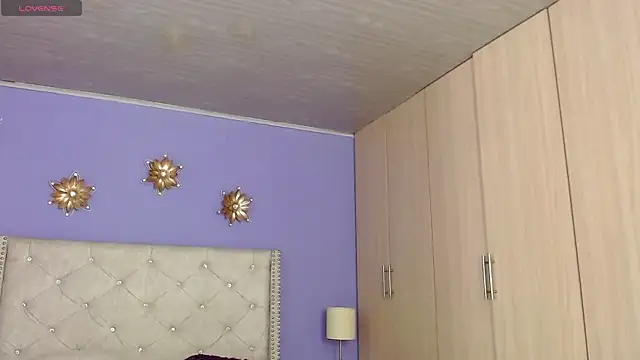 Kim and Mia online show from 6, 10, 2025