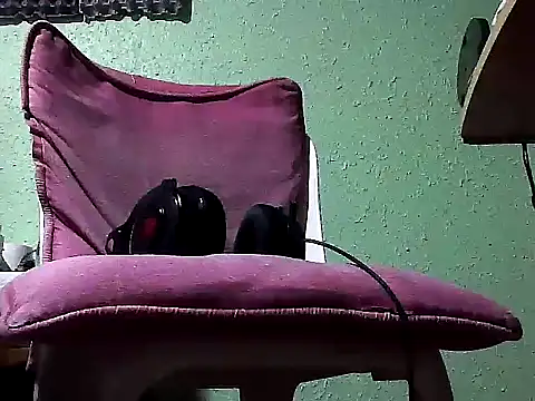 Snapshot of gxXxuesta chatting on 7, 10, 2025 gxXxuesta online show from 7, 10, 2025