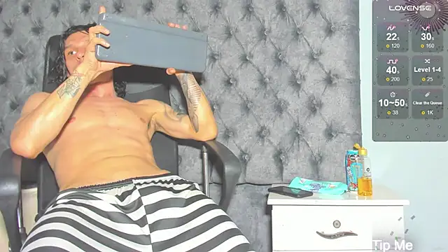 Snapshot of marcus_smithh chatting on 12, 12, 2024 marcus smithh online show from 12, 12, 2024