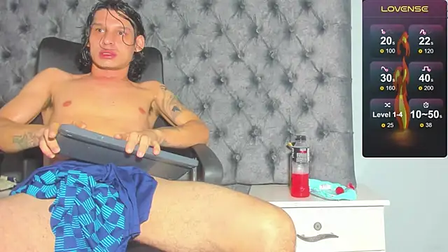 Snapshot of marcus_smithh chatting on 17, 12, 2024 marcus smithh online show from 17, 12, 2024