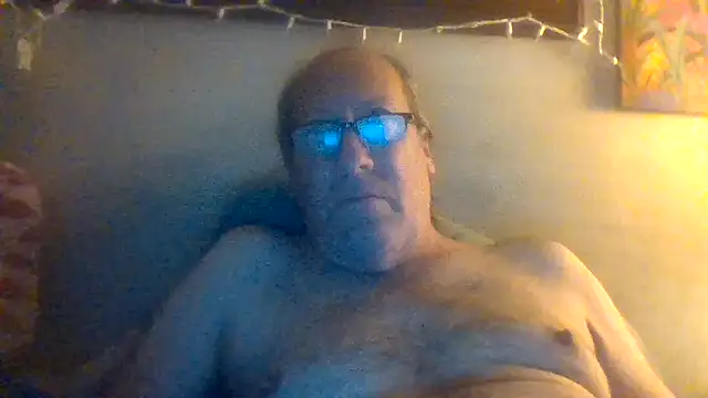 Snapshot of hornyrich69 chatting on 11, 1, 2025 hornyrich69 online show from 11, 1, 2025
