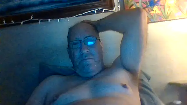 Snapshot of hornyrich69 chatting on 18, 12, 2025 hornyrich69 online show from 18, 12, 2025