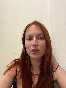 Snapshot of EmmaWarren chatting on 13, 10, 2025 EmmaWarren online show from 13, 10, 2025