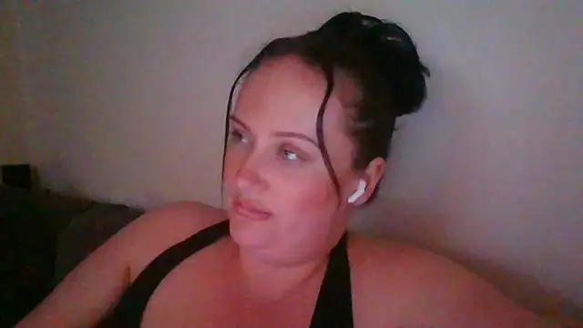 CurvyQueen2023 online show from 1, 2, 2026
