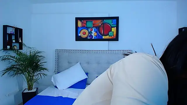 Chiqui milk  online show from 8, 2, 2025