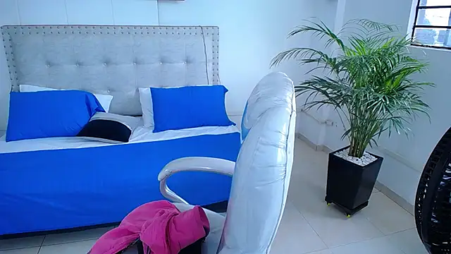 Chiqui milk  online show from 23, 2, 2025