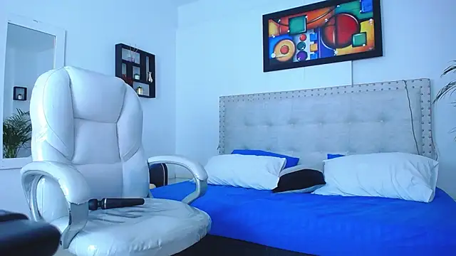 Chiqui milk  online show from 28, 2, 2025