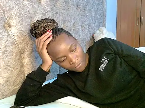 Naughty Girl17 online show from 15, 12, 2025