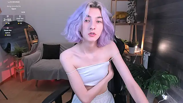 Snapshot of Mia_Cheers chatting on 3, 10, 2025 Mia Cheers online show from 3, 10, 2025