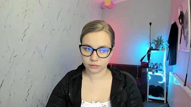 holly xglam online show from 19, 2, 2026