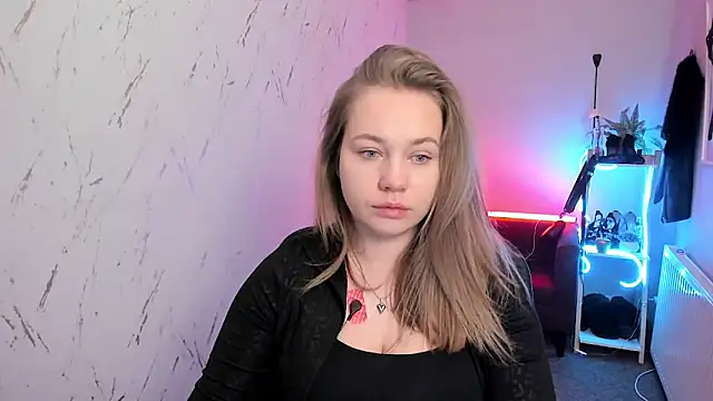 holly xglam online show from 4, 3, 2026