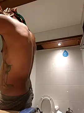 Snapshot of calientoboy chatting on 22, 3, 2025 calientoboy online show from 22, 3, 2025