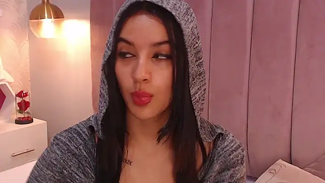 Snapshot of LeenaBrown chatting on 13, 4, 2026 LeenaBrown online show from 13, 4, 2026