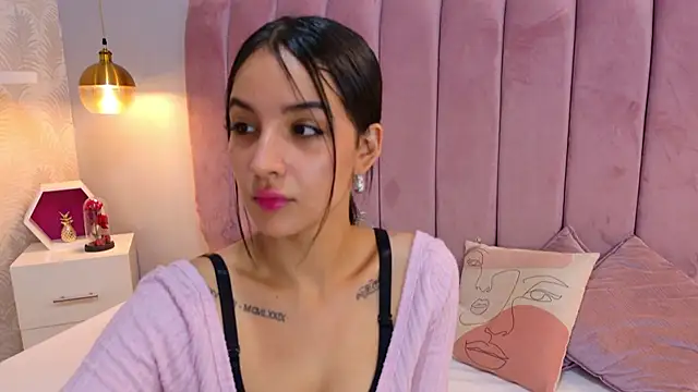 Snapshot of LeenaBrown chatting on 1, 6, 2026 LeenaBrown online show from 1, 6, 2026