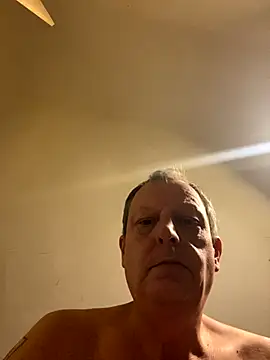 Snapshot of chubbybear2cum chatting on 27, 10, 2025 chubbybear2cum online show from 27, 10, 2025