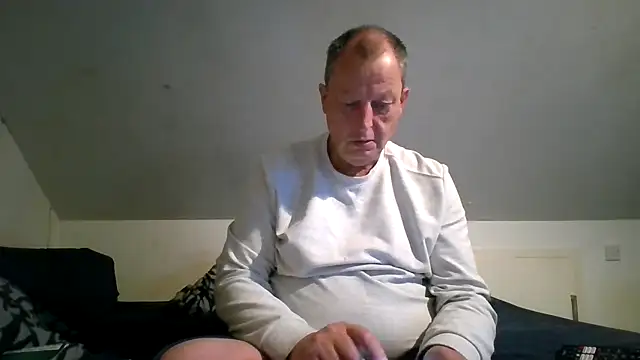 Snapshot of chubbybear2cum chatting on 8, 6, 2026 chubbybear2cum online show from 8, 6, 2026