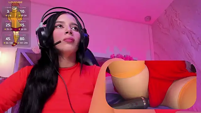 Snapshot of SweetieCloe_ chatting on 12, 11, 2025 SweetieCloe online show from 12, 11, 2025