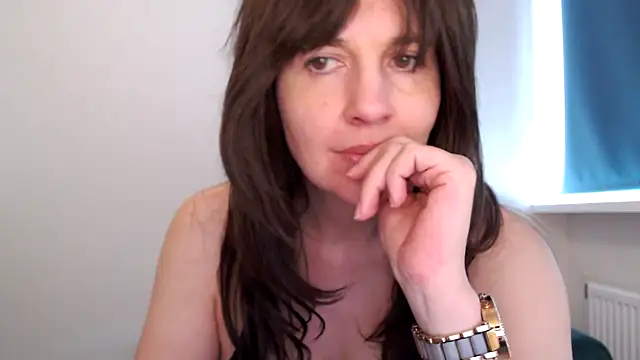 Snapshot of Ella_Next_Door chatting on 9, 2, 2026 Ella Next Door online show from 9, 2, 2026