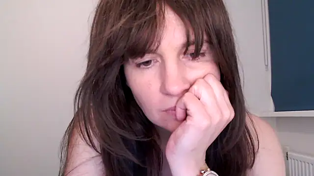 Snapshot of Ella_Next_Door chatting on 11, 2, 2026 Ella Next Door online show from 11, 2, 2026