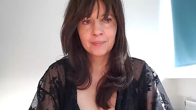 Snapshot of Ella_Next_Door chatting on 15, 2, 2026 Ella Next Door online show from 15, 2, 2026