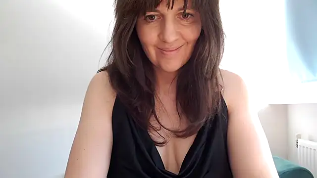 Snapshot of Ella_Next_Door chatting on 27, 2, 2026 Ella Next Door online show from 27, 2, 2026