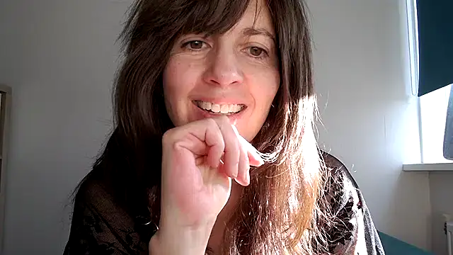 Snapshot of Ella_Next_Door chatting on 2, 3, 2026 Ella Next Door online show from 2, 3, 2026