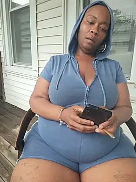 Snapshot of AllLeggs chatting on 4, 7, 2026 AllLeggs online show from 4, 7, 2026