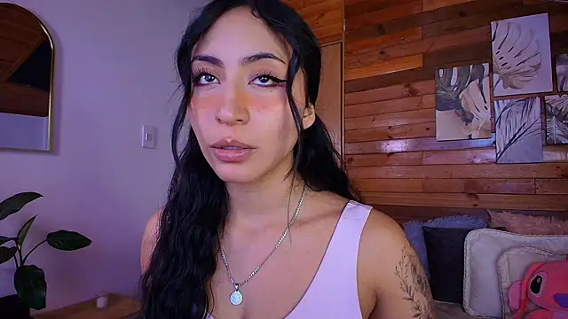 Snapshot of amber_curly chatting on 17, 4, 2026 amber curly online show from 17, 4, 2026