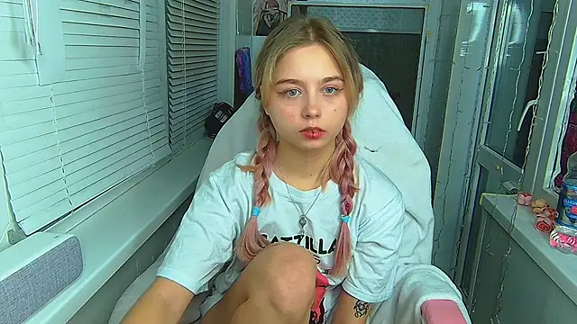 Olivka Grr online show from 6, 1, 2025